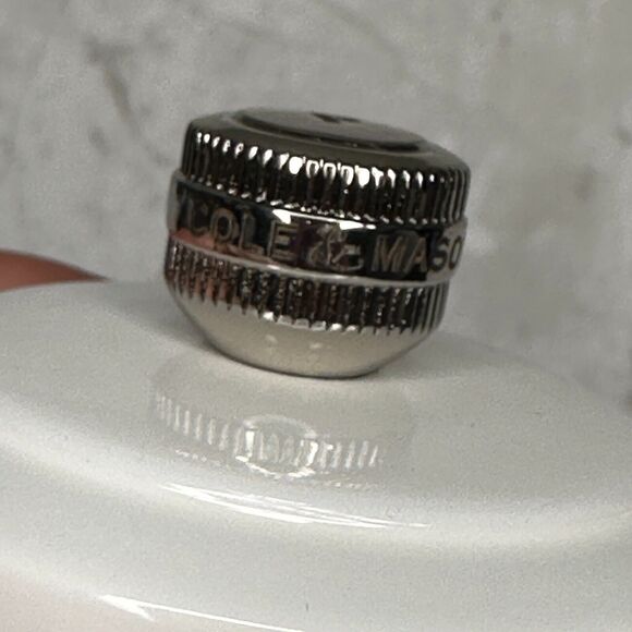 Cole & Mason Hoxton Pepper Mill Pepper Grinder White Gloss - Picture 9 of 13